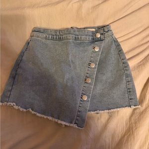 So denim skort